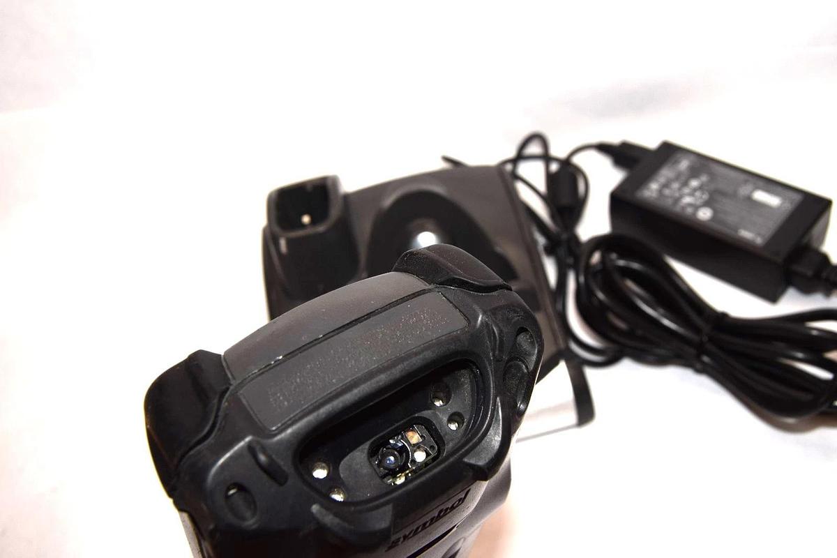 Used Motorola MC900 2-Way Radio With Holster & Charger *No Lens Cover*