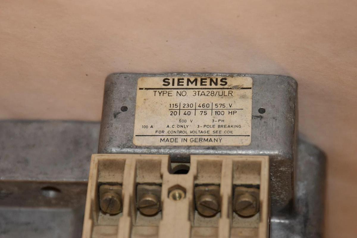 SIEMENS 3TA28/ULR 220V 60Hz Air Brake Contactor (NEW)