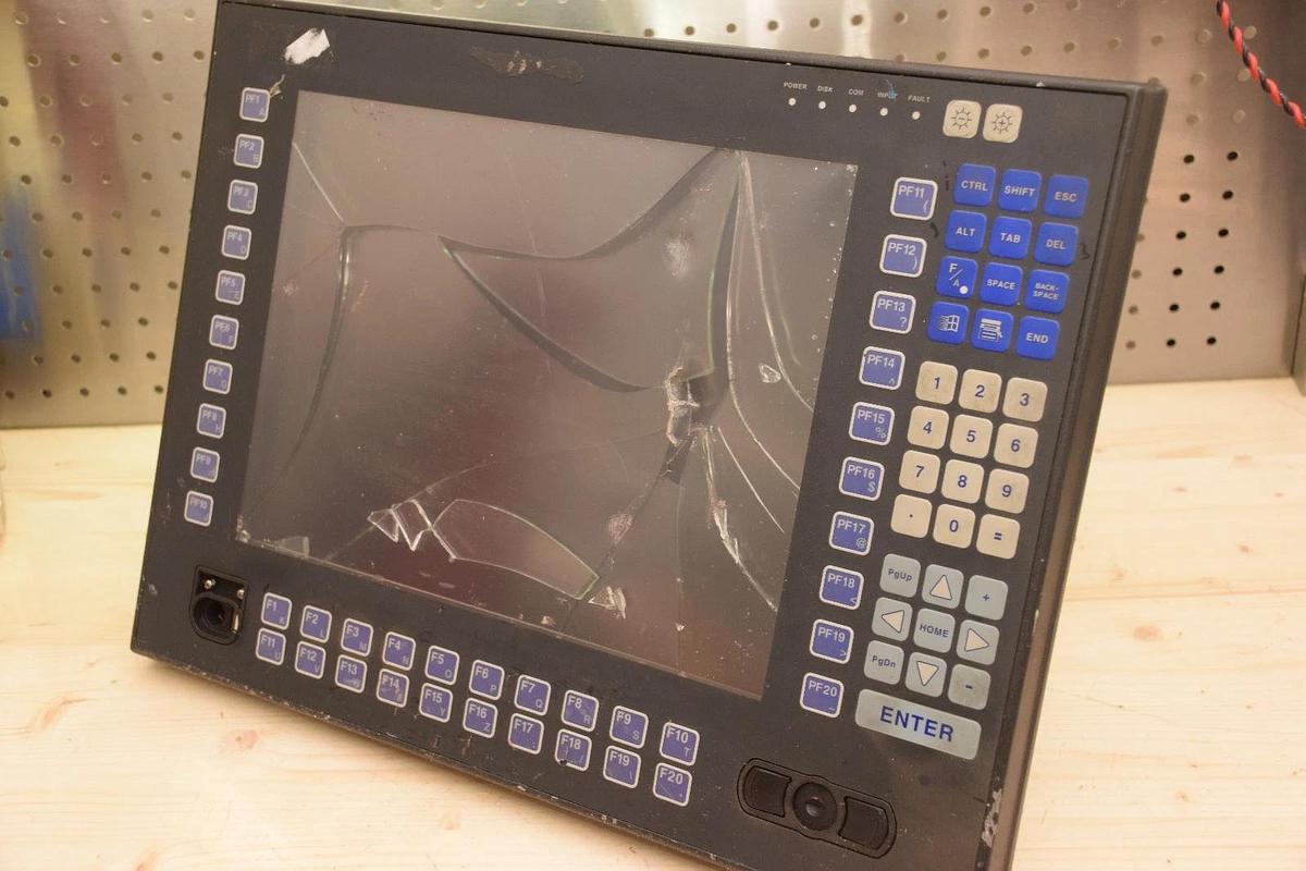 Used XYCOM 4615KPMT PM-070007 HEAVY-DUTY FLAT PANEL INDUSTRIAL PC