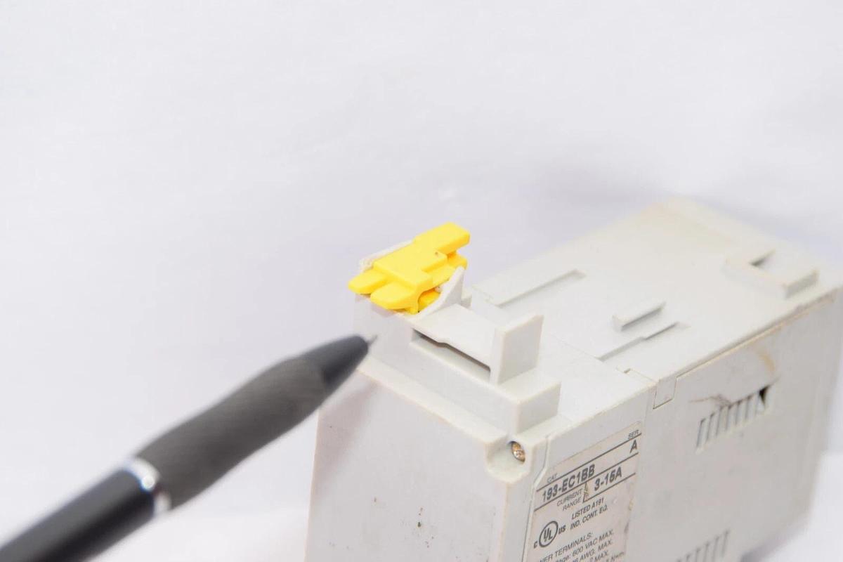 Used ALLEN BRADLEY 193-EC1BB Series A 3-15A Overload Relay *Damage Case*