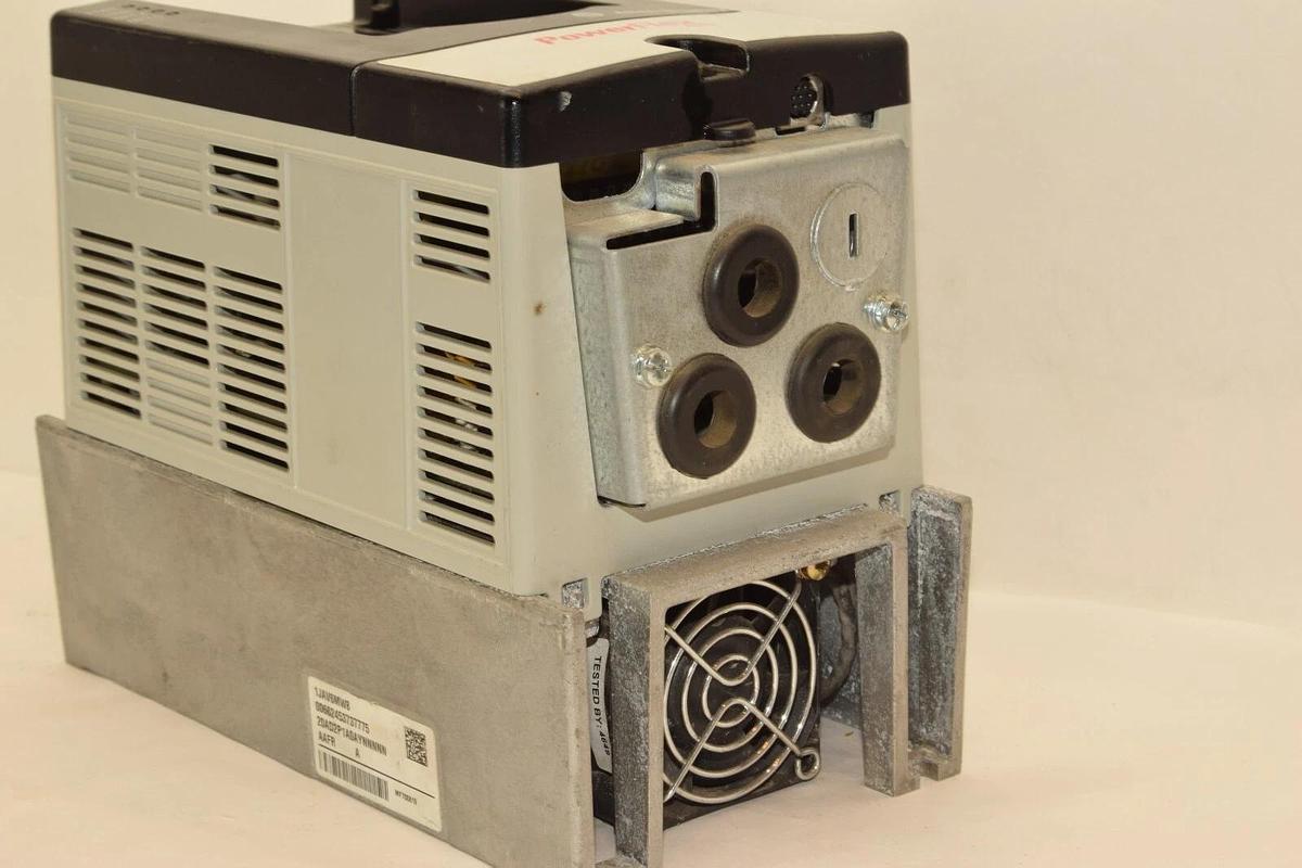 Used ALLEN BRADLEY 20AD2P1A0AYNNNNN Series A 0.75kW 1Hp PowerFlex 70 AC Drive