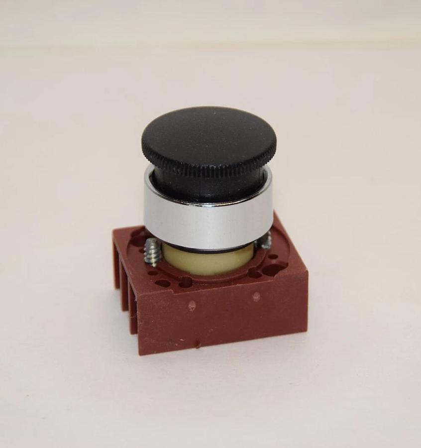 SIEMENS 3SB02-P3B 22mm Pushbutton 30mm Black Mushroom 3SB02P3B (NEW)