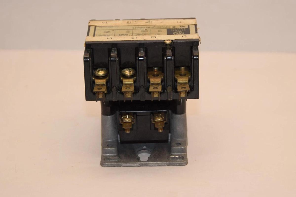 Used GE GENERAL ELECTRIC CR353AB4AH1 25A 4P 110/120V Coil Contactor