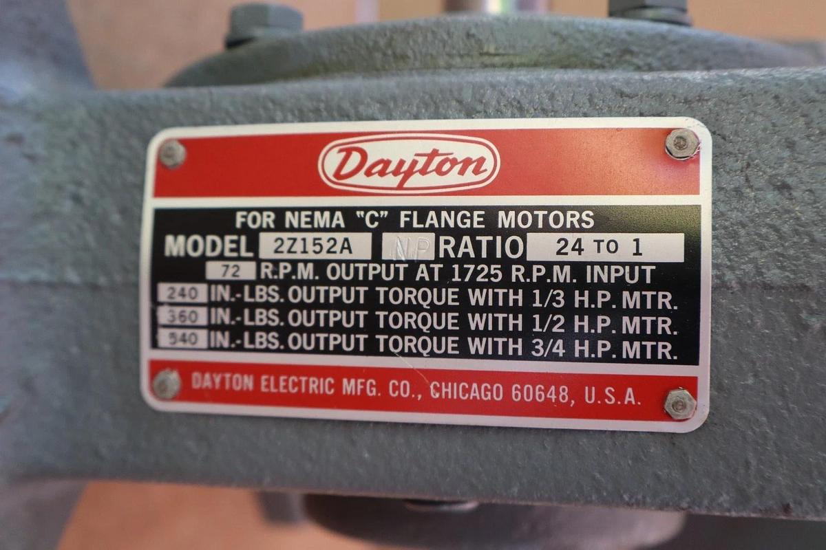 Dayton Gear Box Speed Reducer 2Z152A NP 2Z152ANP Ratio 24:1 USA *NOS*