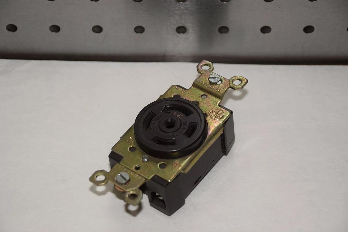GE GENERAL ELECTRIC L-22 30A 277/480V 3 PHASE TWIST LOCK RECEPTACLE NEW