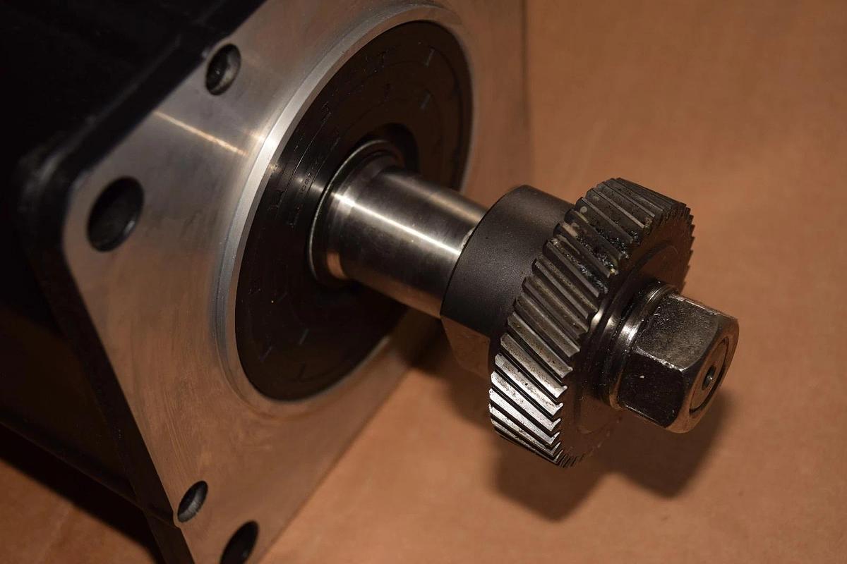 Used Fanuc AC Servo Motor A06B-0501-B756 w/ Encoder A860-0360-T101 Model 10