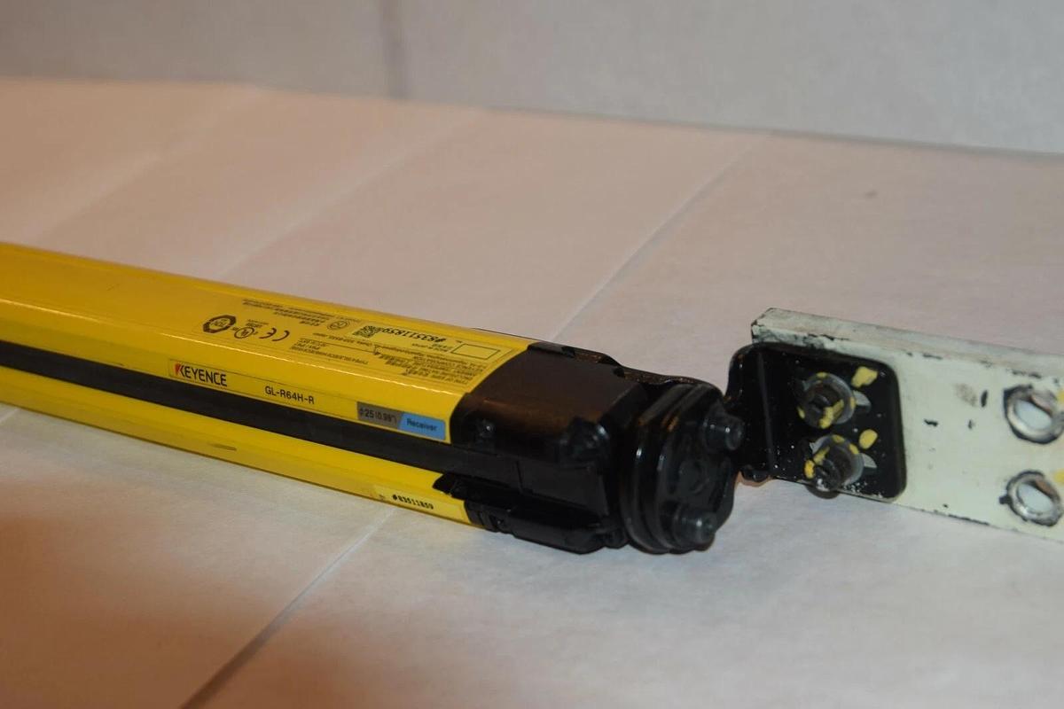 Used Keyence Light Curtain Receiver GL-R64H-R 1260mm  GLR64HR