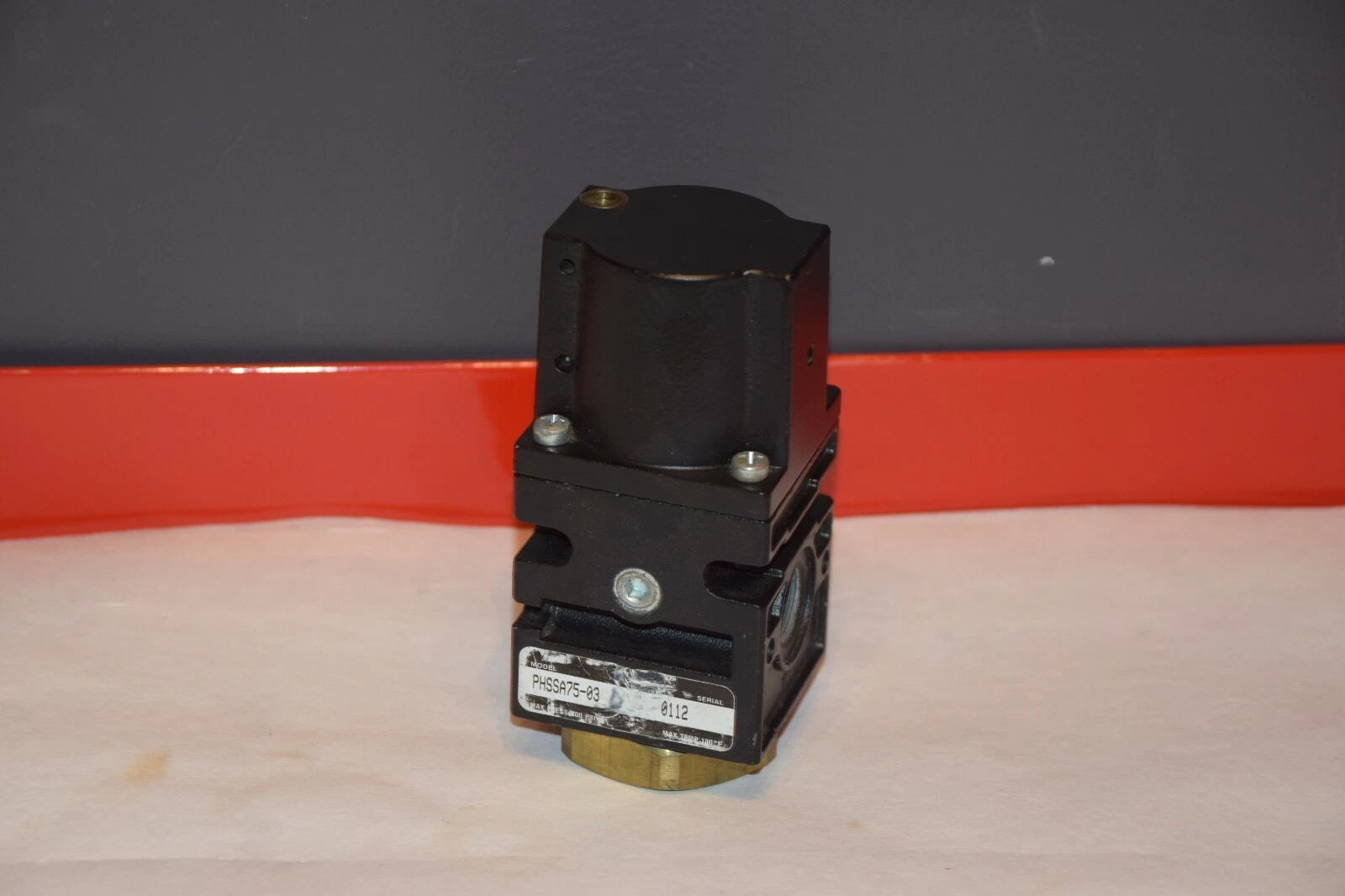 NEW PARKER PHSSA75-03 0012 VALVE