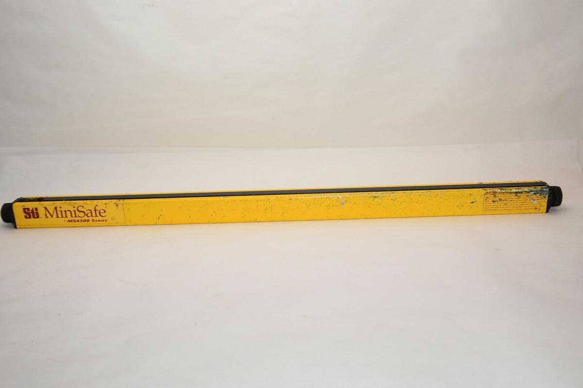 Used STI MS4324BX 42687-0240 Range 1-30' MiniSafe 24" Transmitter Light Curtain