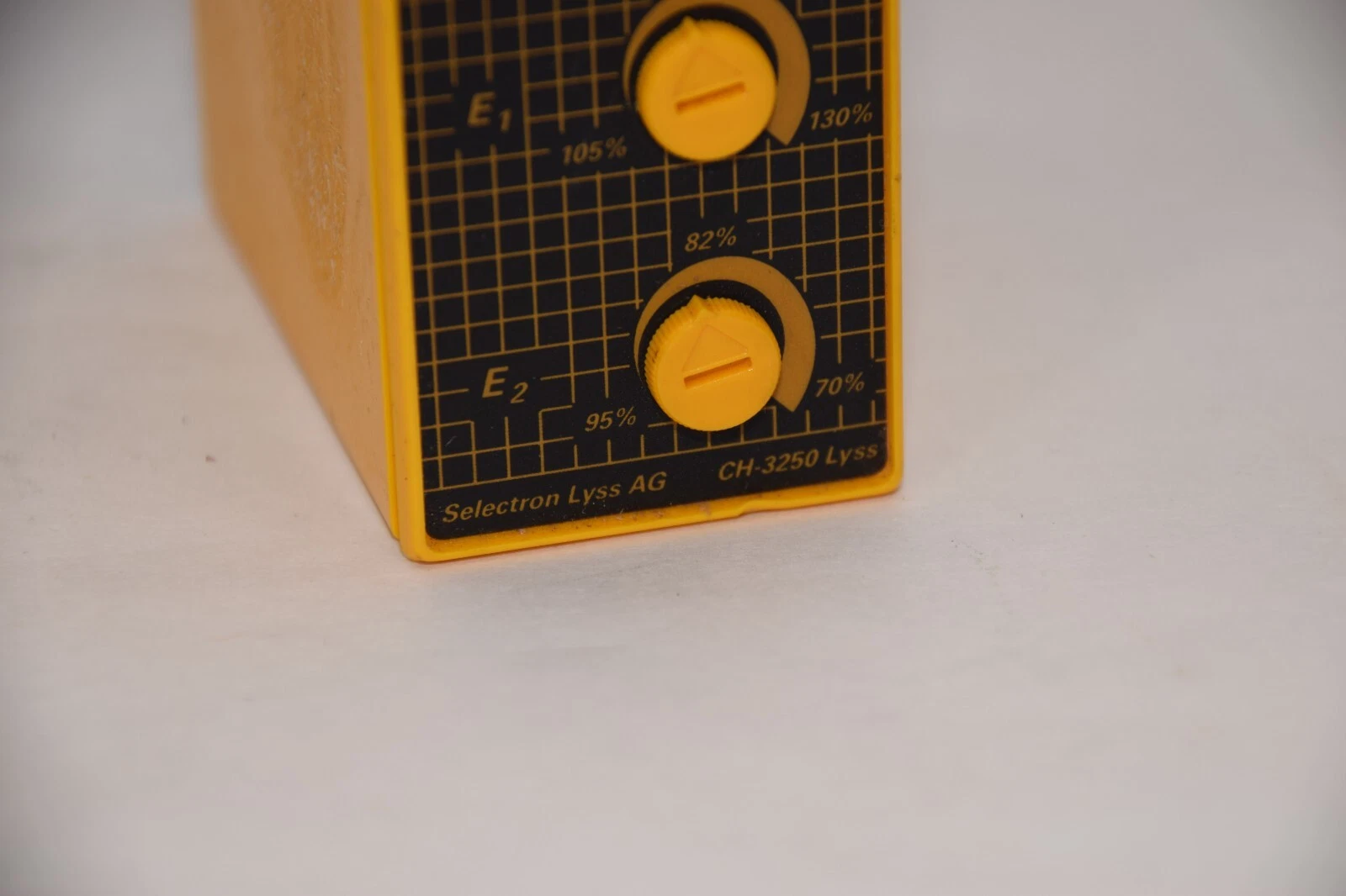 Used SELECTRON Lyss AG GM-U 40 GM-U40 CH-3250 Lyss 230/400V 3ph Relay