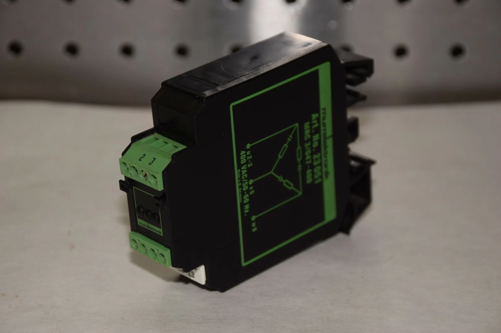 Used MURRELEKTRONIK 23051 23 051 MRC 3/047-400 400V AC / 50-60Hz RELAY