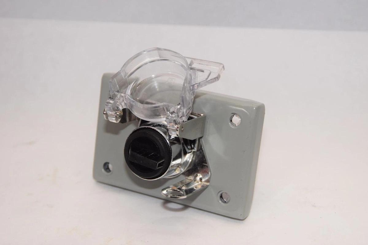 Used SQUARE D 9001 KA3 KA2 On/off Lockout Switch With 9001K7 Lockout Cover