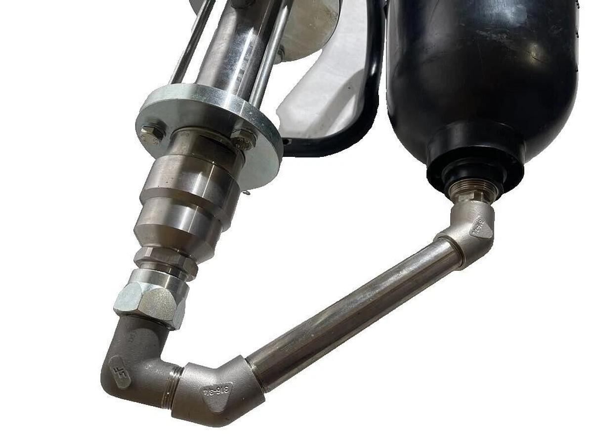 Used Wagner Wildcat 10-70 LP Low Pressure Piston Pump 10-70LP 10:1 4.0MPa w/ Hopper