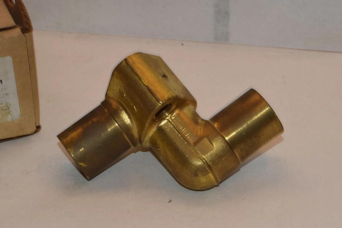 NEW ALCO 9148 028032 1-1/8" x 1-1/8" STRAIGHT THRU FLANGE BODY