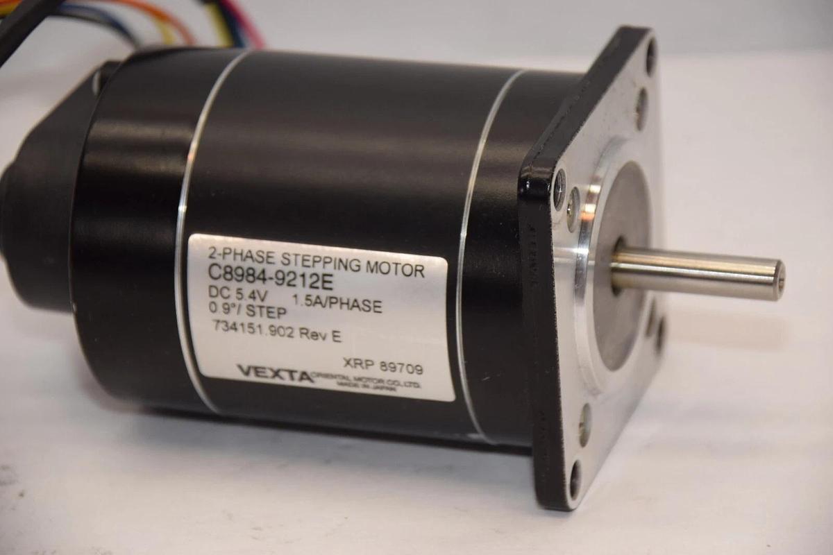 Used ORIENTAL MOTOR / VEXTA C8984-9212E 1/4" Shaft 2 Phase Stepping Motor