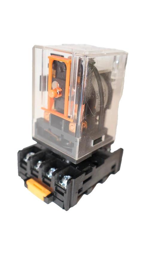 Used (Lot of 2) A.A. ELECTRIC AAE-D204-M 10A 24V Coil 8-Pin Relay With Base