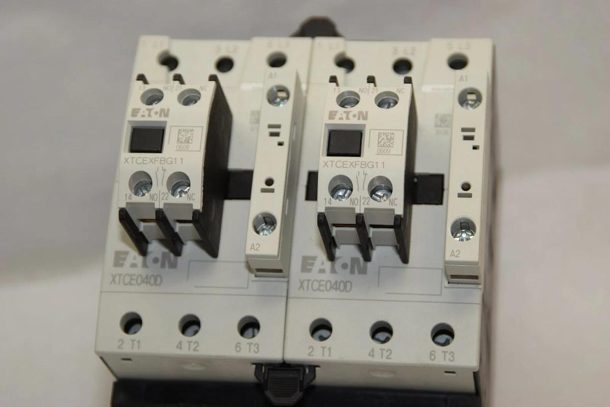 (NEW) EATON XTCR040D11C-GR1 415/480v Coil 40A 3P Magnetic Reversing Contactor