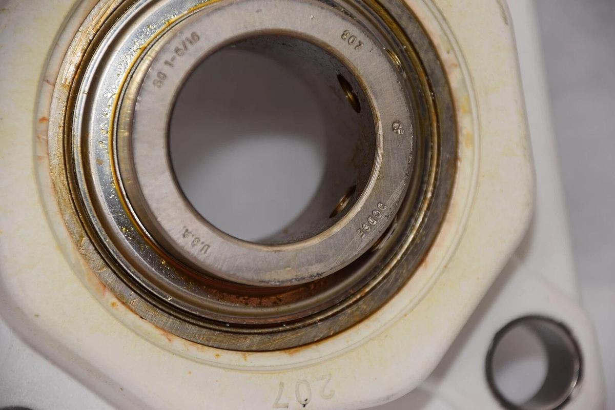 DODGE F4B-SCEZ-105-BEV 6486940-003 E-Z Kleen Flange Block Bearing 1-5/16" USA