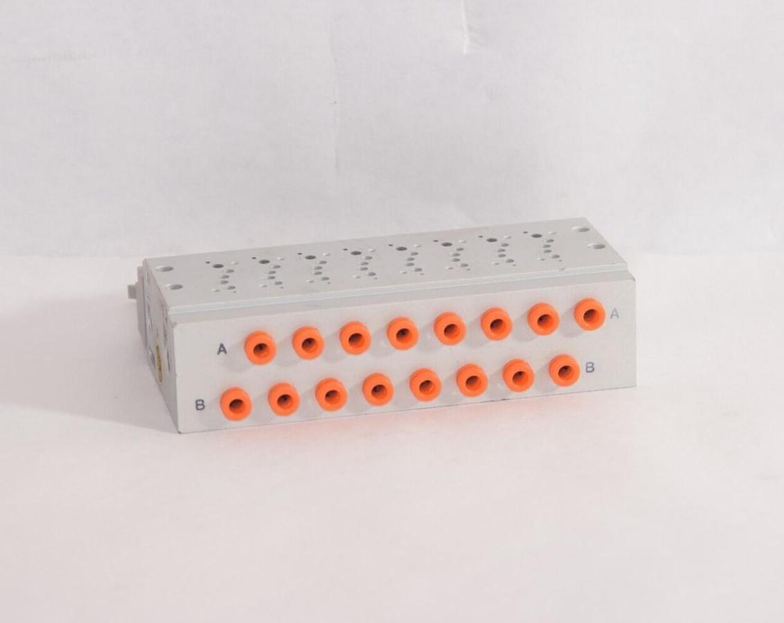 (NEW) SMC SS5Y3-42P-08-N3T Bar Stock Manifold