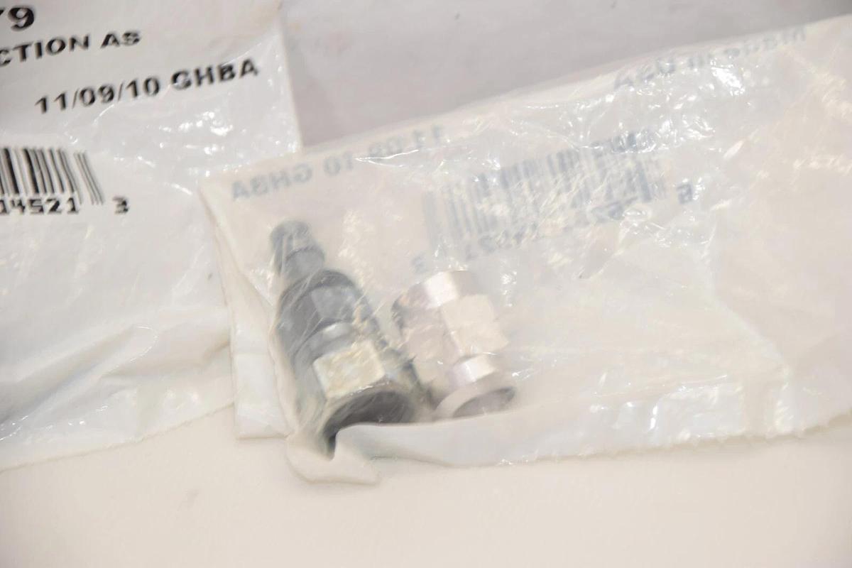 (NEW) BINKS 72-1579 , 721579 Swivel Connection Assembly