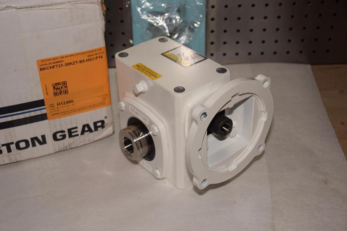 BOSTON GEAR Gear Box Speed Reducer BKCHF721-30KZT-B5-HS3-P16 NEW