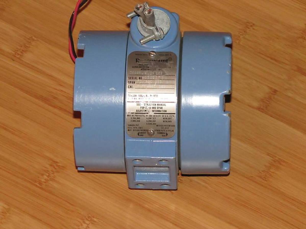 Used FISHER ROSEMOUNT TRANSMITTER 0444RL2U1A2E5 0444RL2U1A2E5