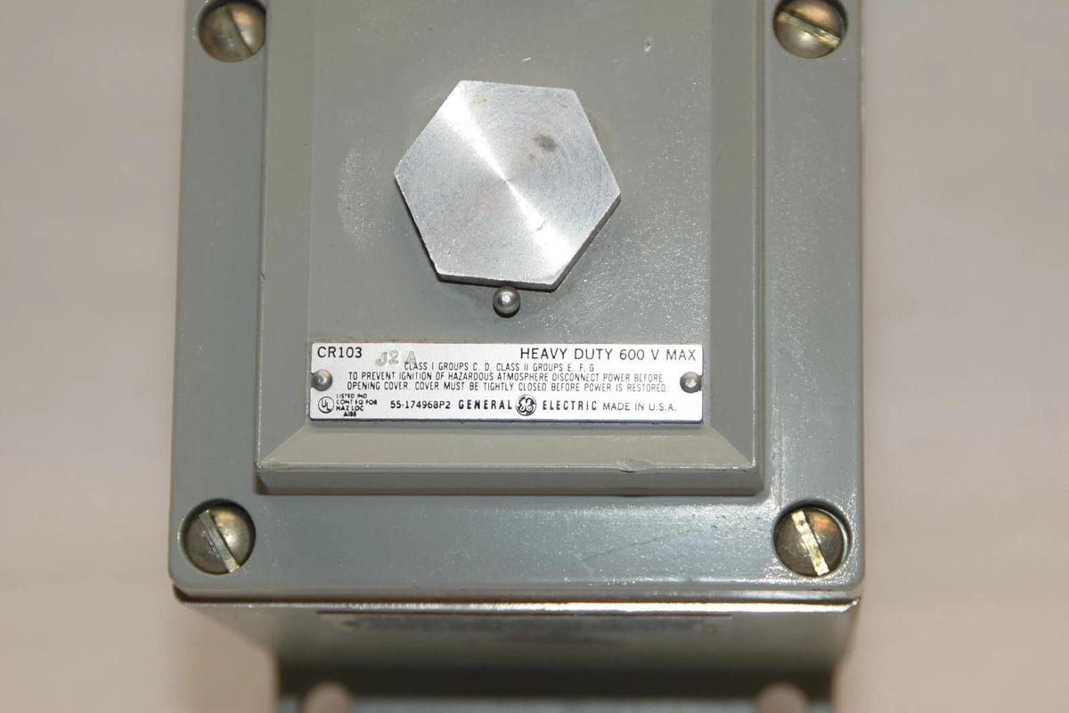 (NEW) GE GENERAL ELECTRIC CR103J2A 600v Max 2 Unit Station Heavy Duty Enclosure