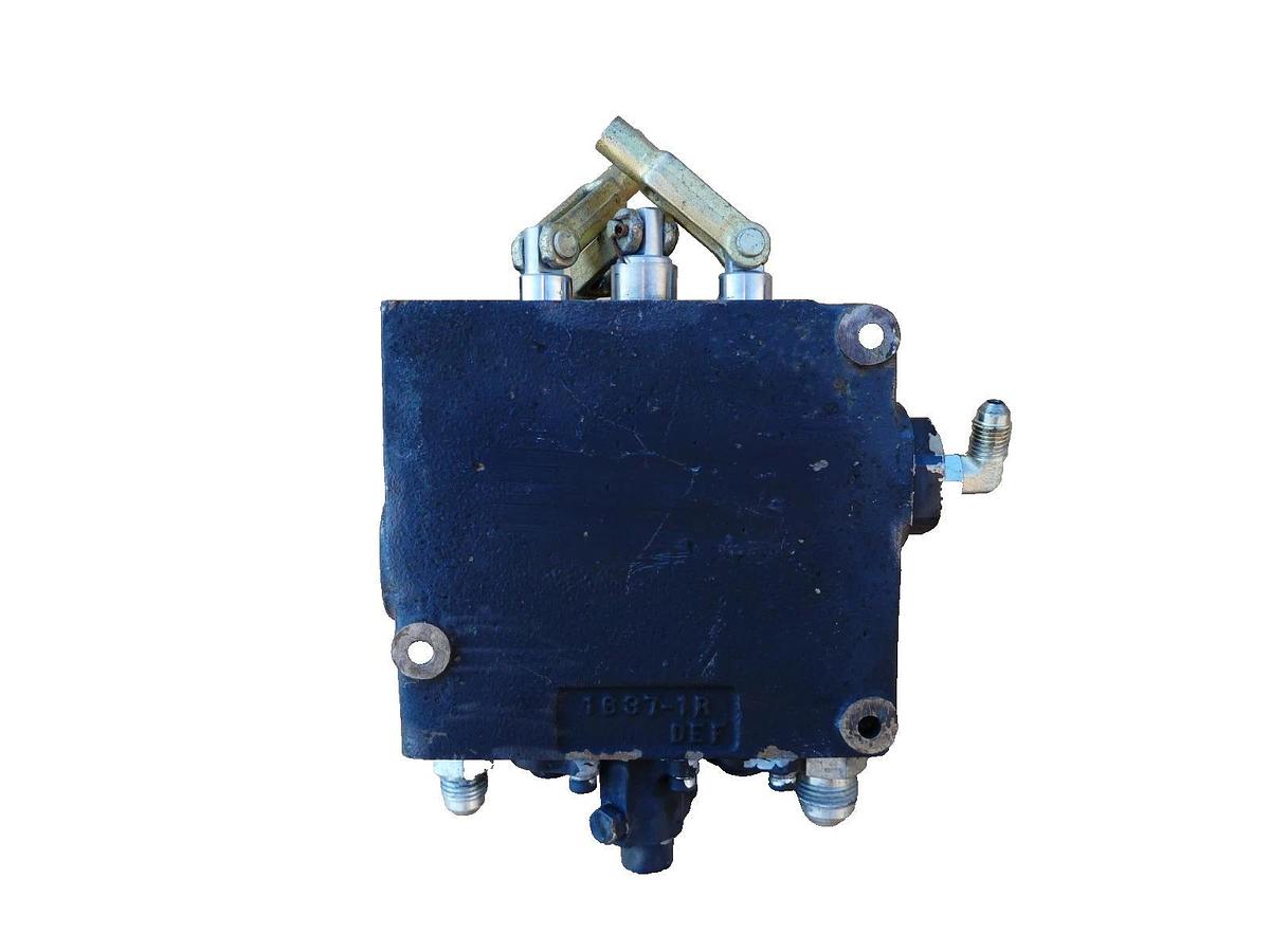 Used Altec 38109395, 352-00059 Hydraulic Valve Block 3 Spool Manual hydraulic Control