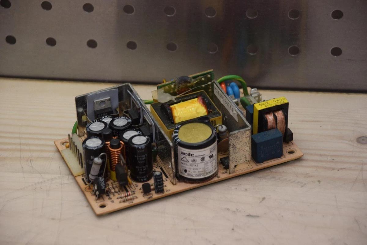 Used ASTEC RBT42 100-240V INPUT 5V / 12V OUTPUT POWER SUPPLY