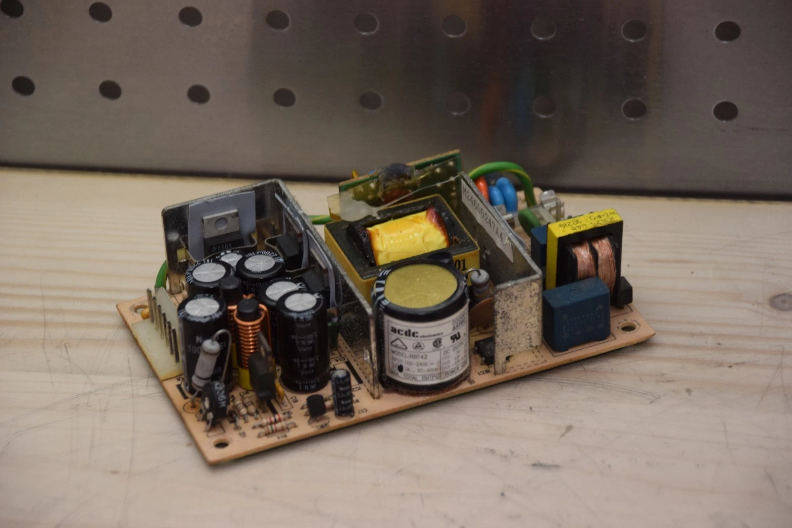 Used ASTEC RBT42 100-240V INPUT 5V / 12V OUTPUT POWER SUPPLY