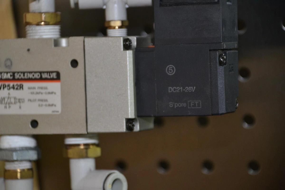 Used SMC VP542R -101.2kPA/0.8MPa 0.2~0.8MPa SOLENOID VALVE