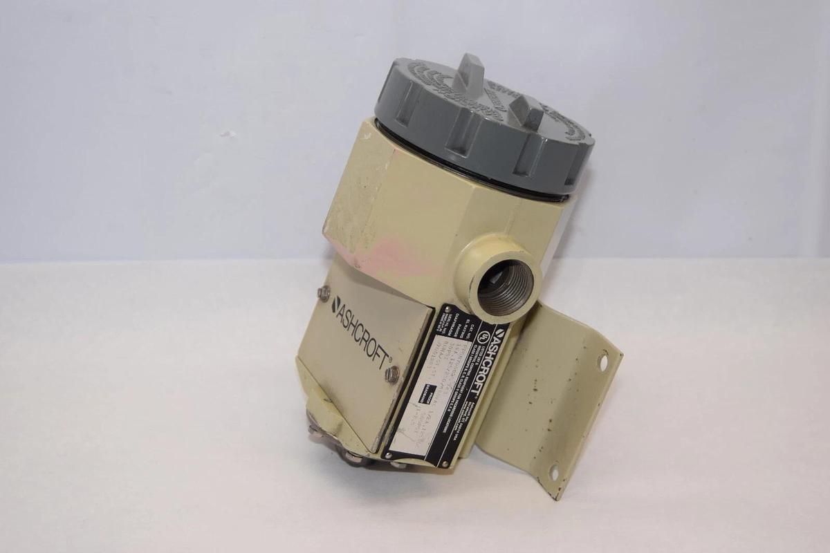 Used ASHCROFT PPDN7GGB25 XK3 15A 125/250/480Vac 30/500psi Pressure Sensor Switch