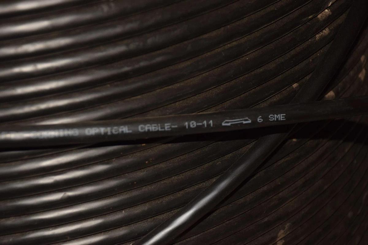 2 Large Reels, CORNING FIBER OPTIC OPTICAL CABLE 10-11, 6 SME, 002782 SPOOL REEL