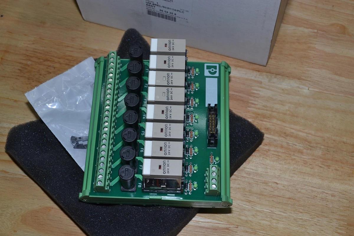 Used Phoenix Contact UM-8REL/SI/21/14/PLC Relay Module New