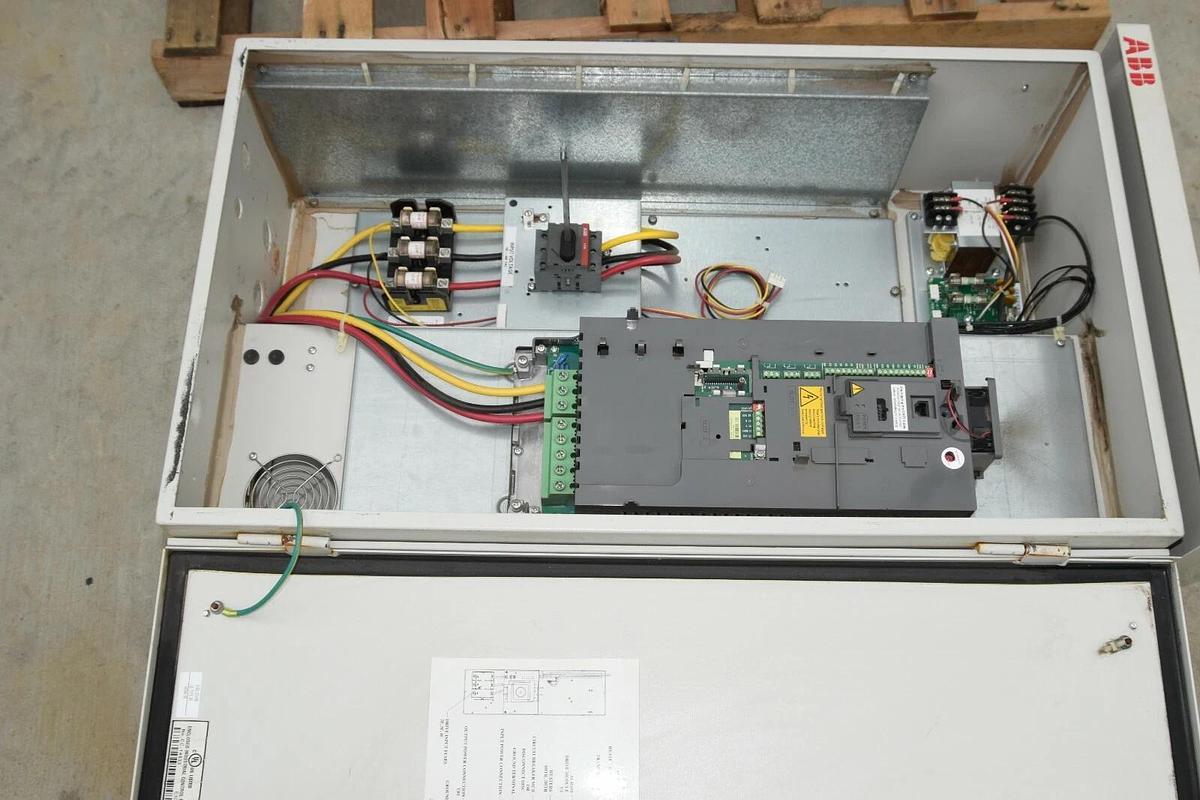 Used ABB ACH550-PDR-031A-4+B058 AC DRIVE  20HP  3ph 380-480 31A