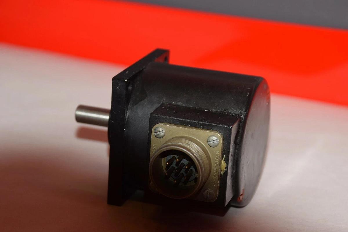 Used SEQUENTIAL Shaft Encoder PS110005 , 25GN-625IDZ-E1S-5V-H1-D1-T2