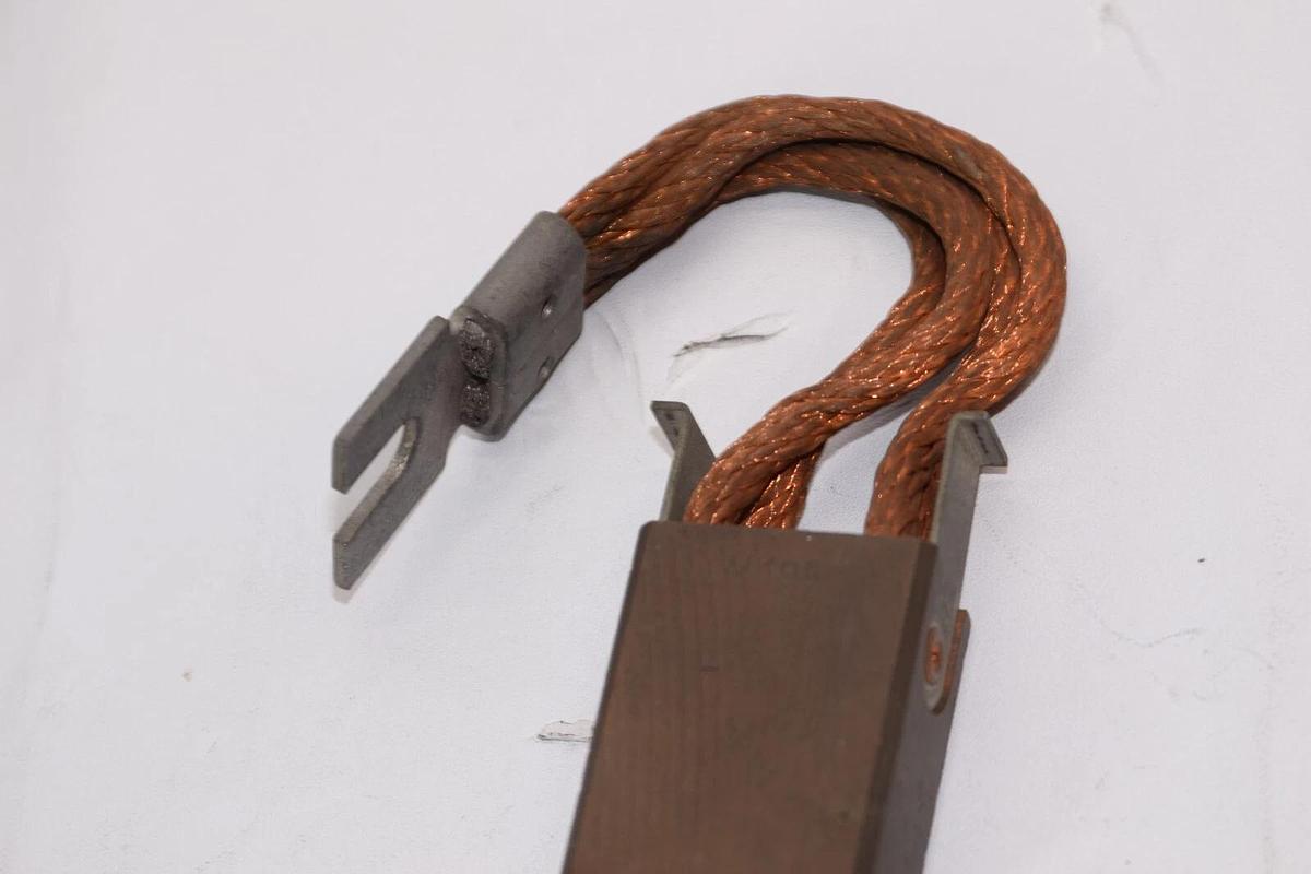 (NEW) M195 1-1/4" x 25/32" Carbon Brush