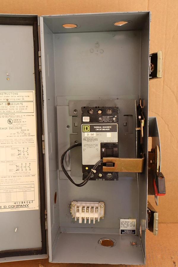 Square D Enclosed Breaker disconect FA-100-AWK 100A w/ 20A Breaker FAL220201021