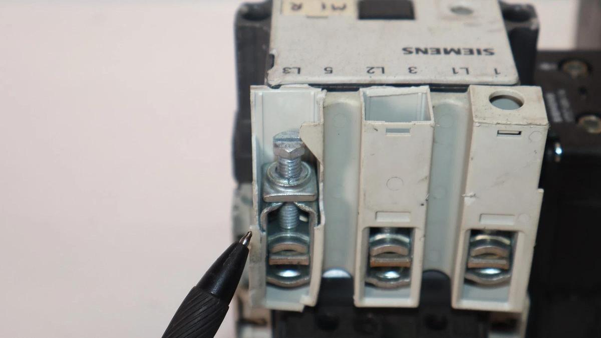 Used Siemens Reversing Starter Contactor CRL0F4622  24vdc Coil (Damaged)