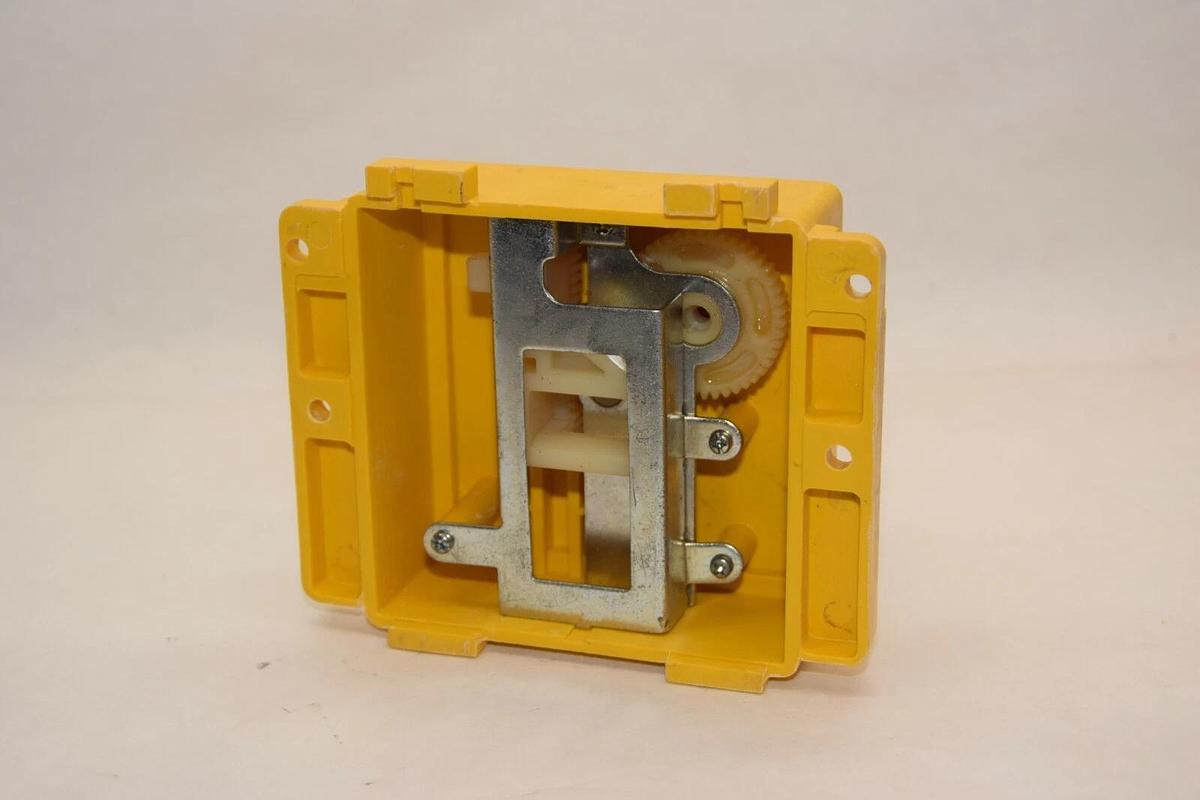 (NEW) ALLEN BRADLEY 140U-K-RCR Series A Rotary Handle Mechanism