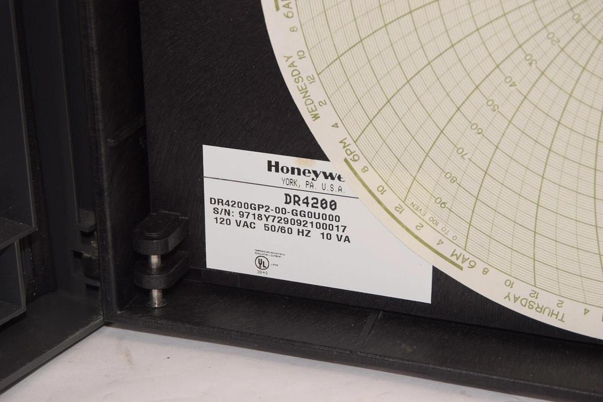 Used HONEYWELL DR4200GP2-00-GG0U000 , DR4200 120Vac 10Va Chart Recorder