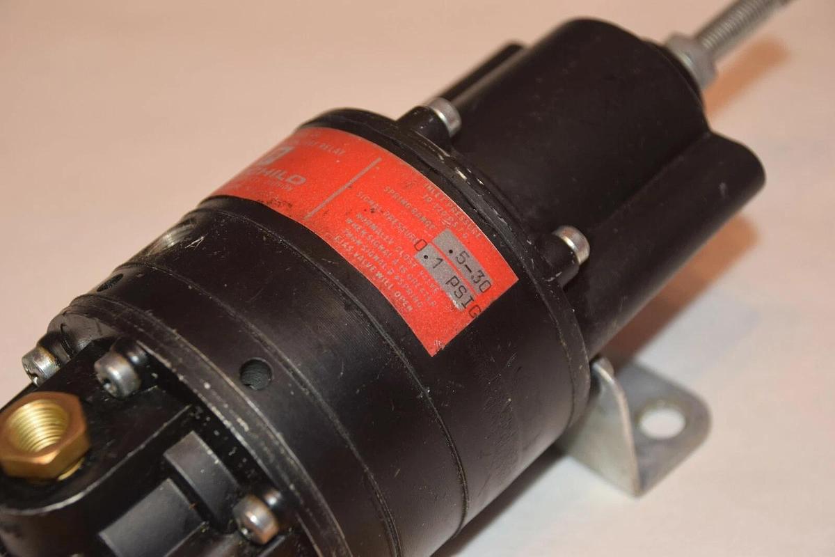 Used FAIRCHILD MODEL 24 0.5-30 SPRING RANGE 10-120psig Snap Acting ON/OFF Relay