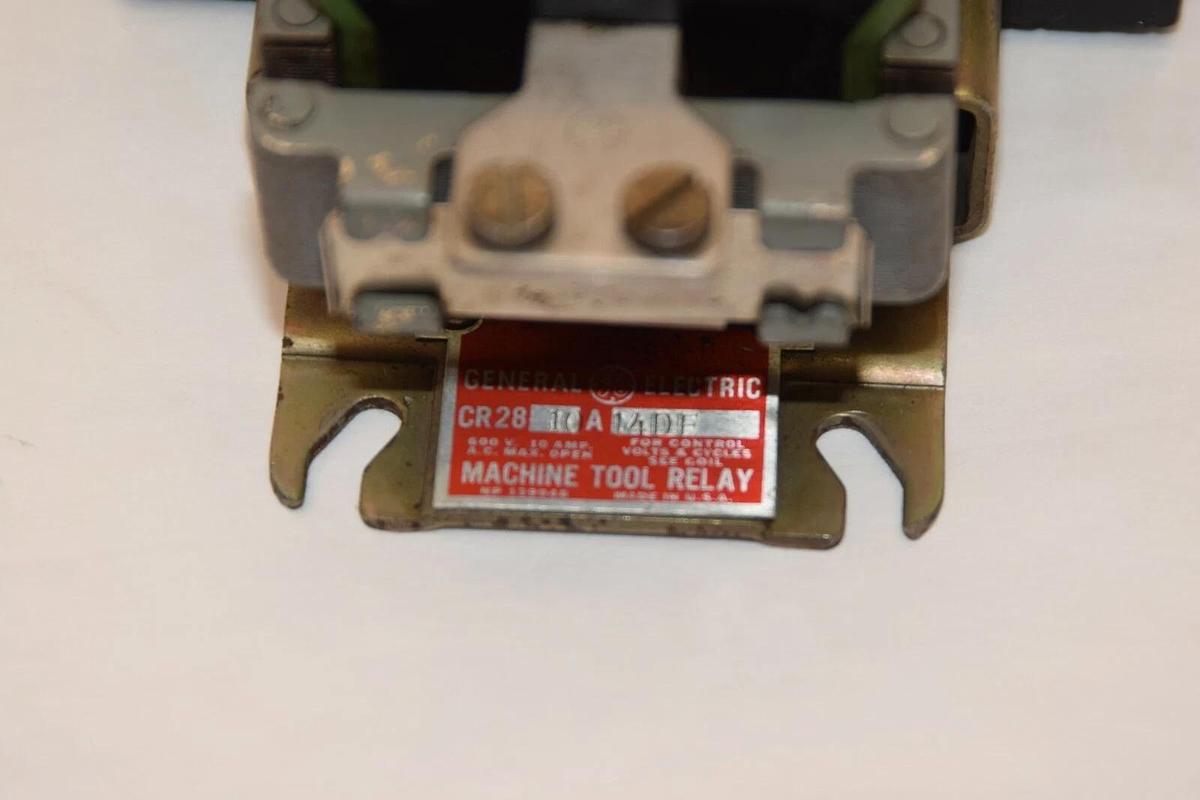 Used GENERAL ELECTRIC CR2810A14DE CR28 110V Coil Machine Tool Relay