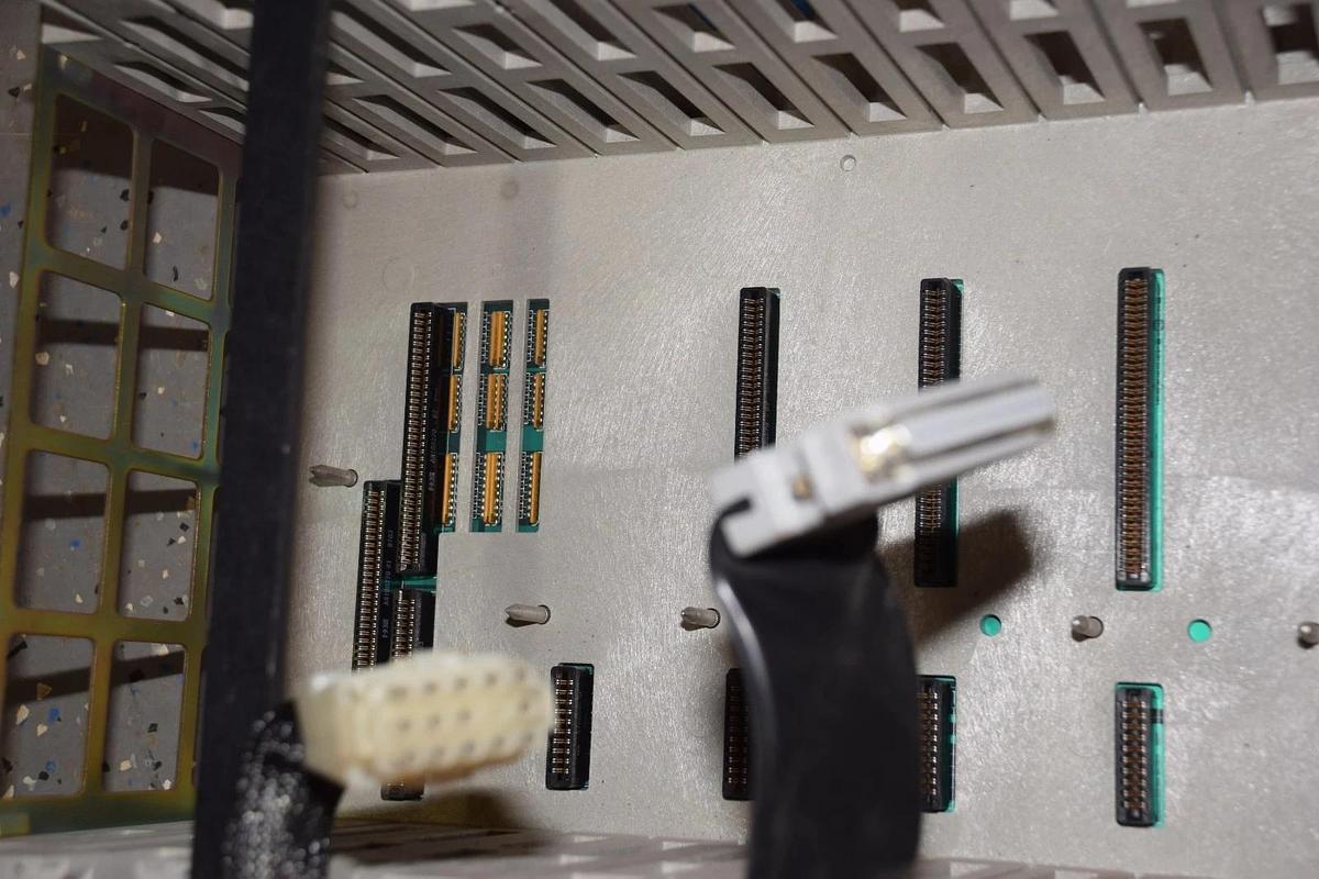 Used GOULD 984 SERIES AS-H827-209 AS-9536-000 PRIMARY HOUSING 11 SLOT RACK