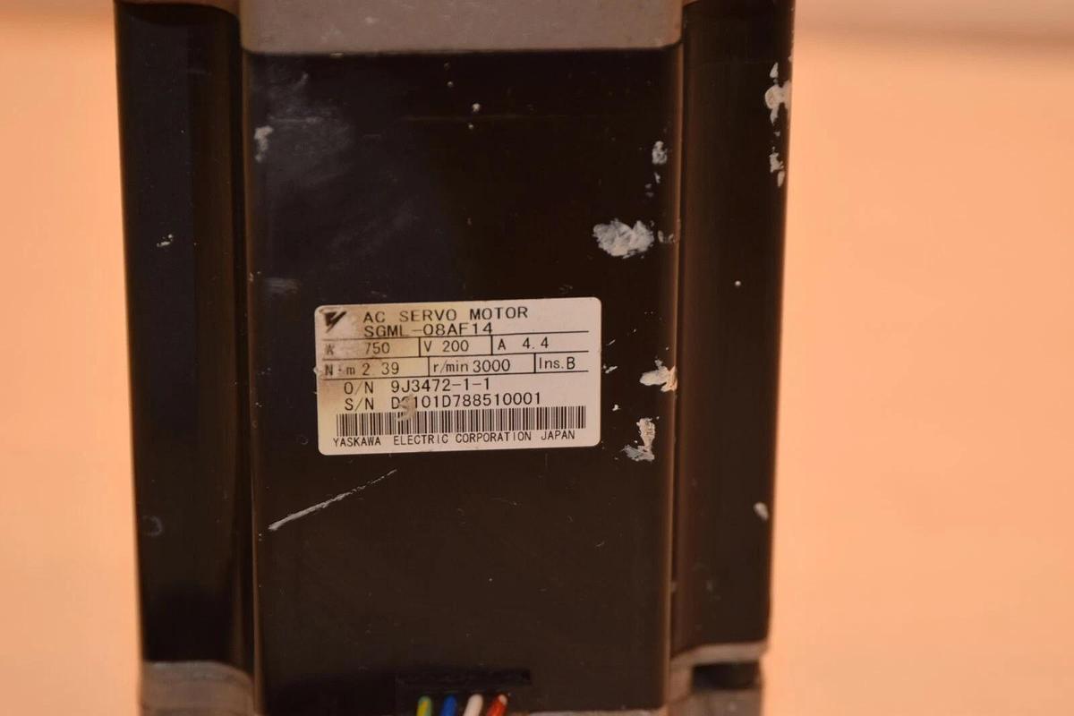 Used Yaskawa AC Servo Motor SGML-08AF14 750W 200V 4.4A N.m 2.39 r/min 3000 Ins. B