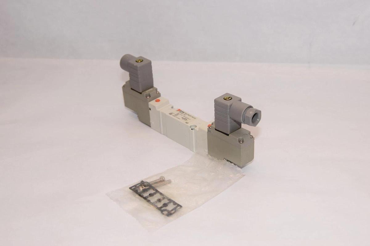 (NEW) SMC 30-SY5240-5D 24V Coil Solenoid Valve
