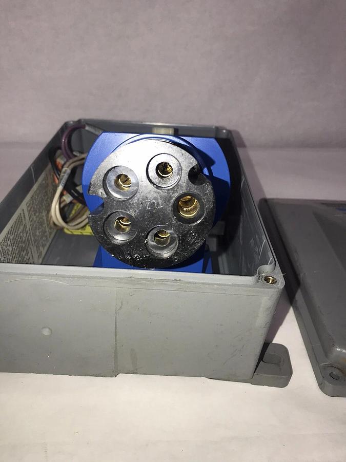 Used Hubbell HBL530MI9W Disconnect receptacle 4X 12 30 Amp 30A HBL 530MI9W 4 Pole