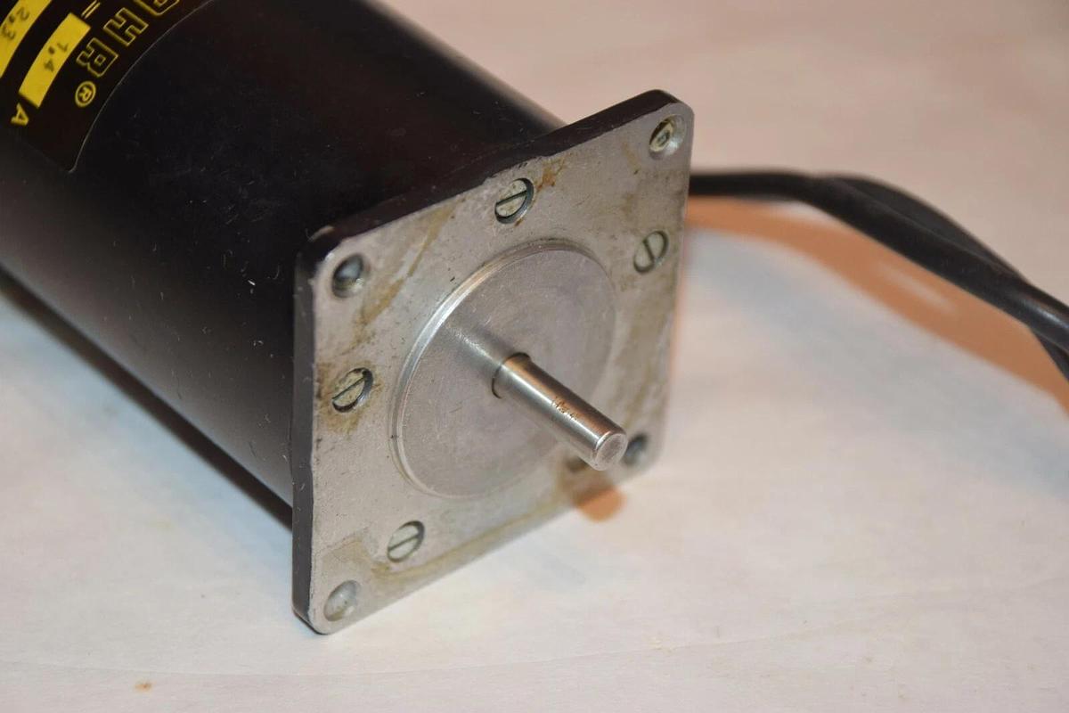 Used BERGER LAHR 12462015000 RDM 569/50 1.4A 2.3Ω STEPPER MOTOR