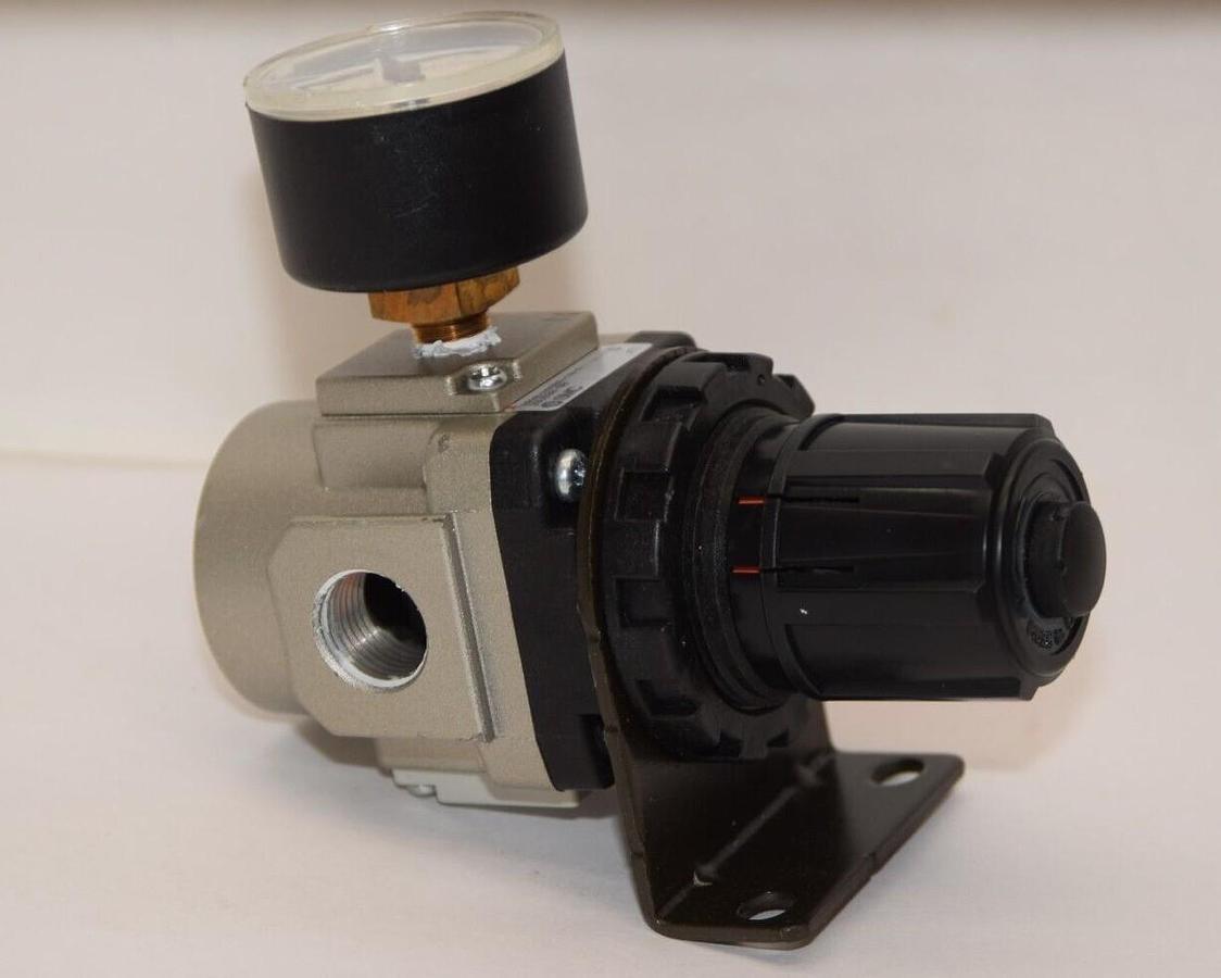 Used SMC AR30-N03BG-1Z-X 0-30psi Pneumatic Regulator & Gauge