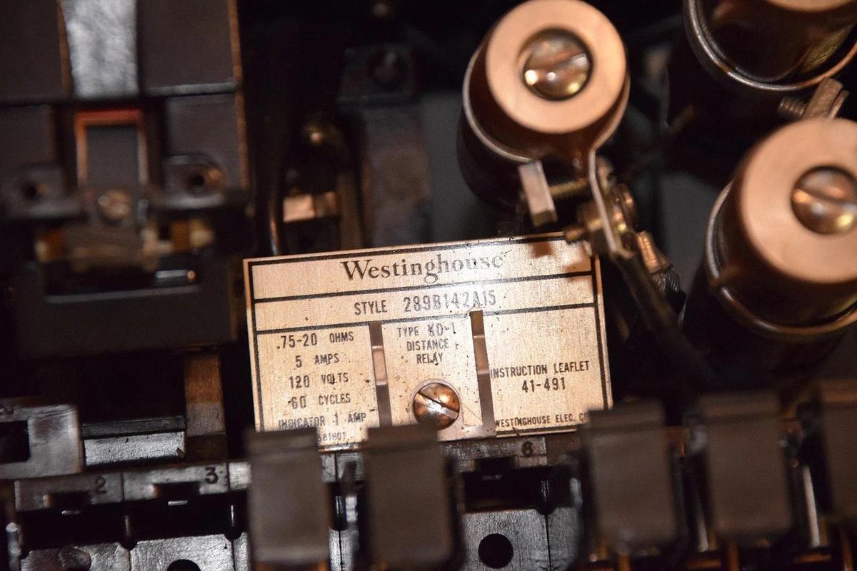 Used Westinghouse KD-1 Distance Relay 289B142A15 .75-2.0 Ohms 5A 120V